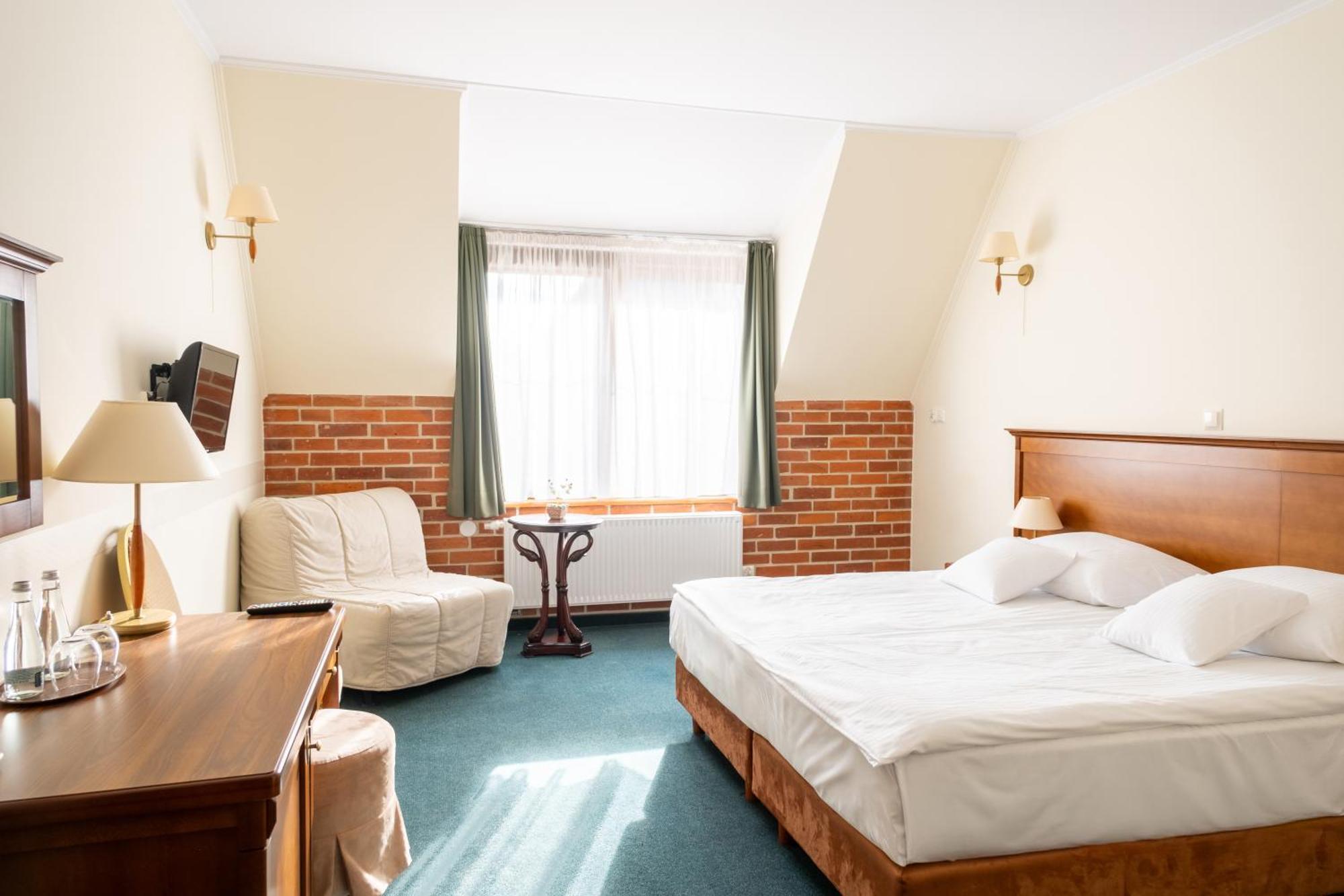 סימבארק Hotel Szymbark מראה חיצוני תמונה